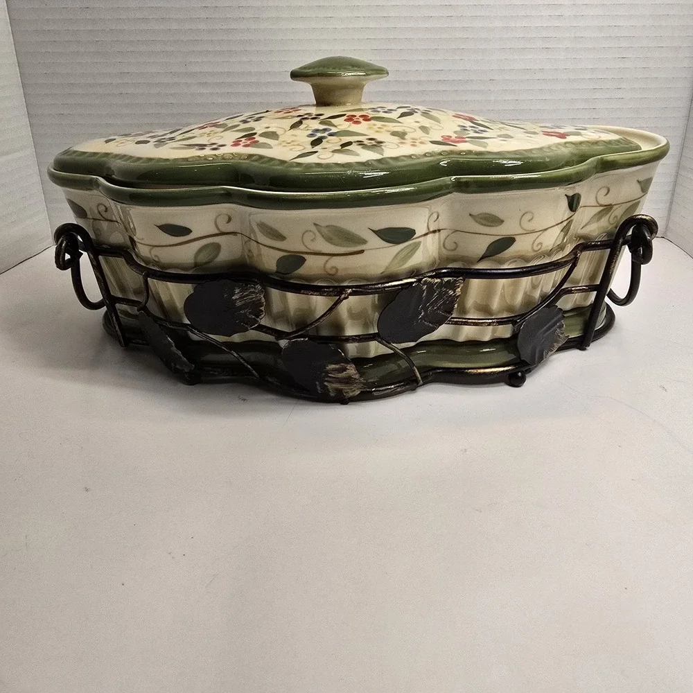 Temptations Floral Scalloped Casserole Dish with Lid & Wire Rack Or Home‎ Decor